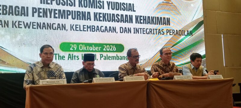 Foto Komisi Yudisial (KY) saat melakukan diskusi publik tentang penguatan kewenangan, kelembagaan, dan integritas peradilan di The Alts Hotel Palembang, Kamis (29/10/2026).