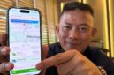 Agus Winarto memanfaatkan layanan Bluebird melalui aplikasi untuk menunjang perjalanan menuju bandara. Bagi Agus, layanan yang mudah dipesan, aman dan tepat waktu menjadi pertimbangan utama, terutama saat harus mengejar penerbangan subuh.